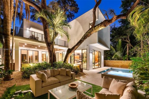 Casa en venta en Miami, Florida, 5 dormitorios, 461.91 m2 № 1728881 - foto 1