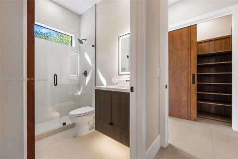 Casa en venta en Miami, Florida, 5 dormitorios, 461.91 m2 № 1728881 - foto 24