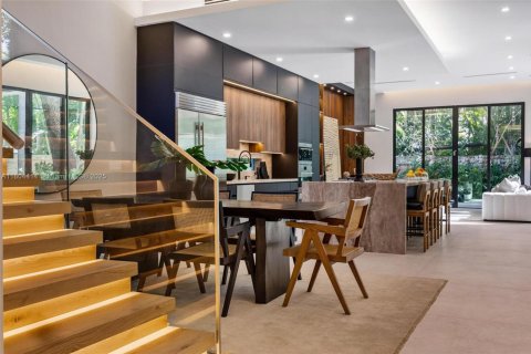 Casa en venta en Miami, Florida, 5 dormitorios, 461.91 m2 № 1728881 - foto 4