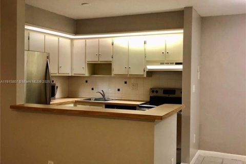 Купить кондоминиум в Тамарак, Флорида 2 спальни, 76.18м2, № 2016532 - фото 4