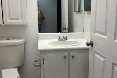 Купить кондоминиум в Тамарак, Флорида 2 спальни, 76.18м2, № 2016532 - фото 16