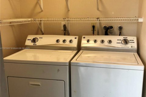 Купить кондоминиум в Тамарак, Флорида 2 спальни, 76.18м2, № 2016532 - фото 20