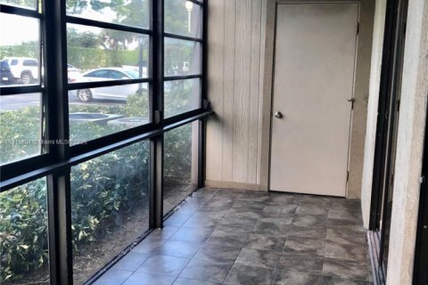 Купить кондоминиум в Тамарак, Флорида 2 спальни, 76.18м2, № 2016532 - фото 19