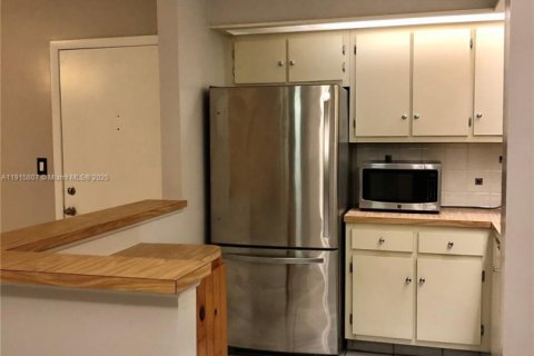 Купить кондоминиум в Тамарак, Флорида 2 спальни, 76.18м2, № 2016532 - фото 6