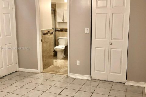 Купить кондоминиум в Тамарак, Флорида 2 спальни, 76.18м2, № 2016532 - фото 9