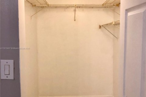 Купить кондоминиум в Тамарак, Флорида 2 спальни, 76.18м2, № 2016532 - фото 10