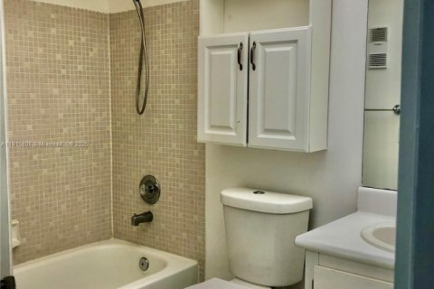 Купить кондоминиум в Тамарак, Флорида 2 спальни, 76.18м2, № 2016532 - фото 17