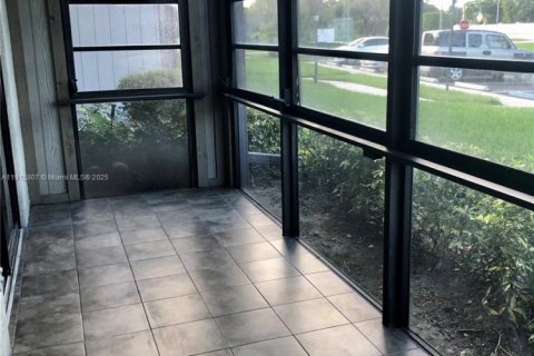 Купить кондоминиум в Тамарак, Флорида 2 спальни, 76.18м2, № 2016532 - фото 18