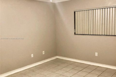 Купить кондоминиум в Тамарак, Флорида 2 спальни, 76.18м2, № 2016532 - фото 8