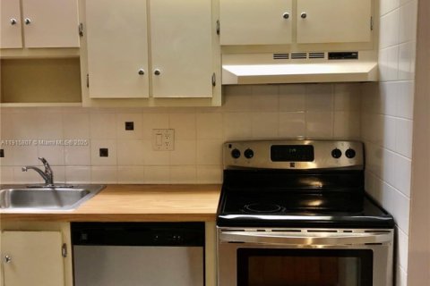 Купить кондоминиум в Тамарак, Флорида 2 спальни, 76.18м2, № 2016532 - фото 5