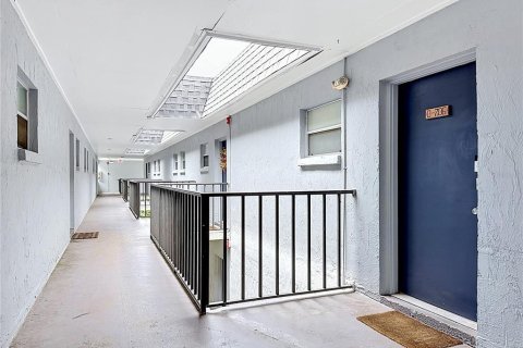 Condominio en venta en Bradenton, Florida, 1 dormitorio, 67.63 m2 № 2204813 - foto 2