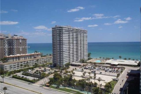 Condominio en Hallandale Beach, Florida, 2 dormitorios  № 2004132