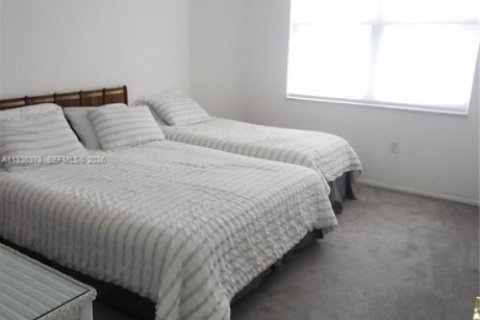 Condominio en alquiler en Hallandale Beach, Florida, 2 dormitorios, 115.2 m2 № 2004132 - foto 17