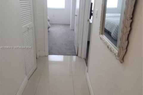 Condominio en alquiler en Hallandale Beach, Florida, 2 dormitorios, 115.2 m2 № 2004132 - foto 14