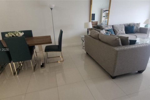 Condominio en alquiler en Hallandale Beach, Florida, 2 dormitorios, 115.2 m2 № 2004132 - foto 10