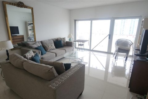 Condominio en alquiler en Hallandale Beach, Florida, 2 dormitorios, 115.2 m2 № 2004132 - foto 8