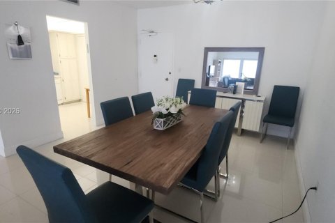 Condominio en alquiler en Hallandale Beach, Florida, 2 dormitorios, 115.2 m2 № 2004132 - foto 9