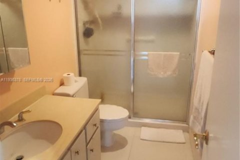 Condominio en alquiler en Hallandale Beach, Florida, 2 dormitorios, 115.2 m2 № 2004132 - foto 13