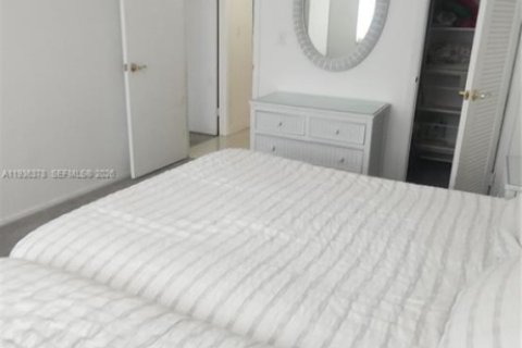 Condominio en alquiler en Hallandale Beach, Florida, 2 dormitorios, 115.2 m2 № 2004132 - foto 16