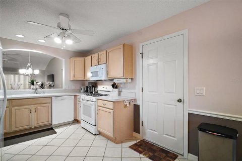 House in The Villages, Florida 3 bedrooms, 145.02 sq.m. № 1667045 - photo 18