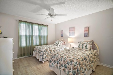 House in The Villages, Florida 3 bedrooms, 145.02 sq.m. № 1667045 - photo 5