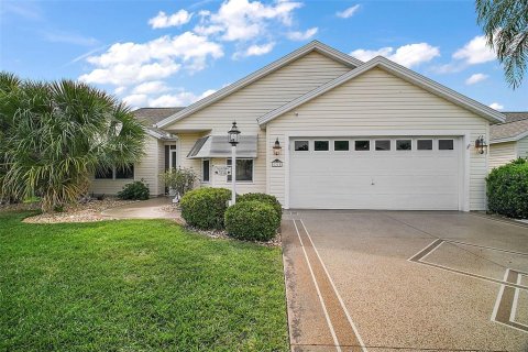 House in The Villages, Florida 3 bedrooms, 145.02 sq.m. № 1667045 - photo 1