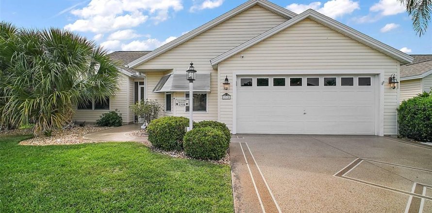 House in The Villages, Florida 3 bedrooms, 145.02 sq.m. № 1667045