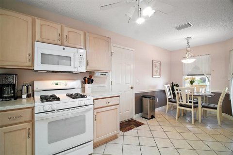 House in The Villages, Florida 3 bedrooms, 145.02 sq.m. № 1667045 - photo 3