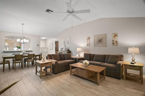 House in The Villages, Florida 3 bedrooms, 145.02 sq.m. № 1667045 - photo 2