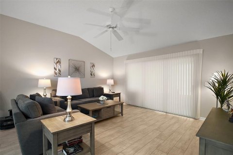 House in The Villages, Florida 3 bedrooms, 145.02 sq.m. № 1667045 - photo 12