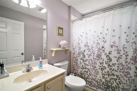 House in The Villages, Florida 3 bedrooms, 145.02 sq.m. № 1667045 - photo 8