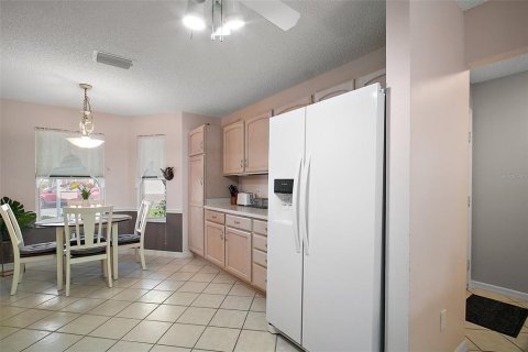 House in The Villages, Florida 3 bedrooms, 145.02 sq.m. № 1667045 - photo 17