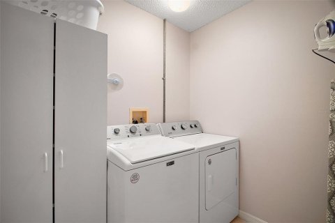 House in The Villages, Florida 3 bedrooms, 145.02 sq.m. № 1667045 - photo 22