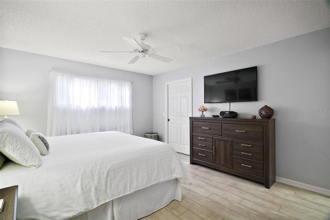 House in The Villages, Florida 3 bedrooms, 145.02 sq.m. № 1667045 - photo 19