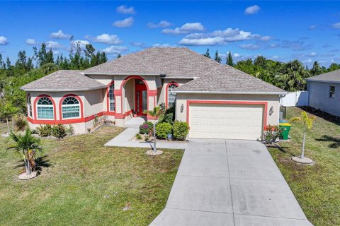 Villa ou maison à vendre à Port Charlotte, Floride: 3 chambres, 207.36 m2 № 2142810 - photo 2