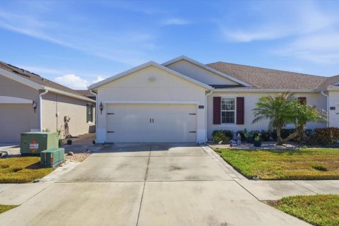 Villa ou maison à Land O' Lakes, Floride 3 chambres, 142.33 m2 № 2142341