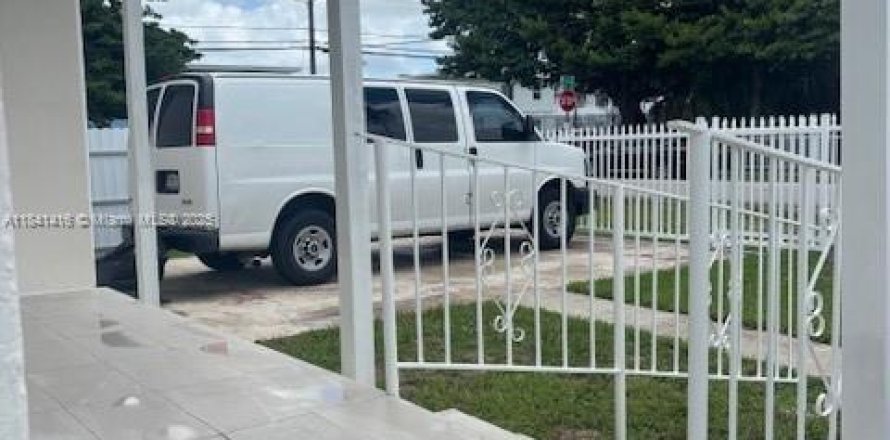 Villa ou maison à Miami, Floride 3 chambres, 92.34 m2 № 1836218
