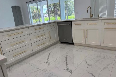 Casa en venta en Vero Beach, Florida, 4 dormitorios, 261.71 m2 № 2077881 - foto 4