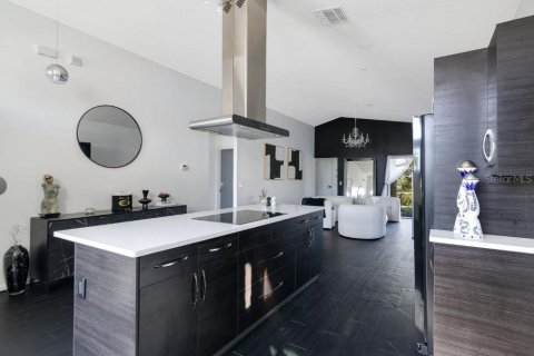 Casa en venta en Orlando, Florida, 4 dormitorios, 159.98 m2 № 1915798 - foto 9