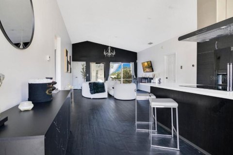 Casa en venta en Orlando, Florida, 4 dormitorios, 159.98 m2 № 1915798 - foto 12