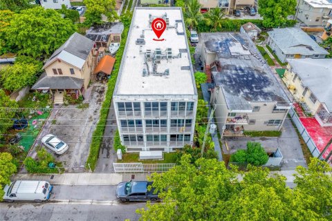 Propiedad comercial en venta en Miami, Florida № 1979394 - foto 10
