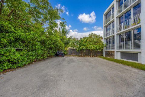 Propiedad comercial en venta en Miami, Florida № 1979394 - foto 8