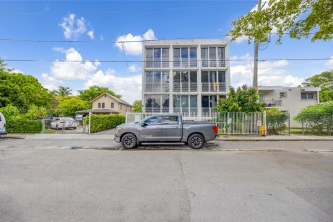 Propiedad comercial en venta en Miami, Florida № 1979394 - foto 4