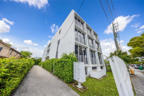 Propiedad comercial en venta en Miami, Florida № 1979394 - foto 6