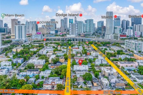 Propiedad comercial en venta en Miami, Florida № 1979394 - foto 2