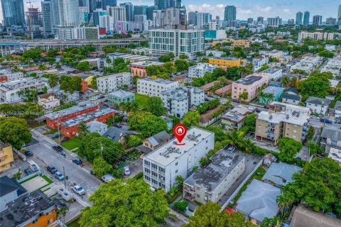 Propiedad comercial en venta en Miami, Florida № 1979394 - foto 12