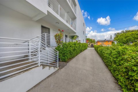 Propiedad comercial en venta en Miami, Florida № 1979394 - foto 5