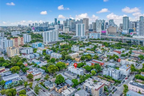 Propiedad comercial en venta en Miami, Florida № 1979394 - foto 15