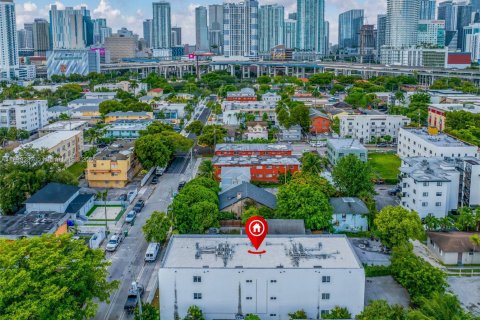 Propiedad comercial en venta en Miami, Florida № 1979394 - foto 13