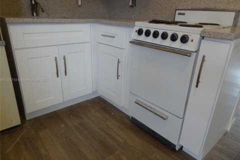 Купить коммерческую недвижимость в Холливуд, Флорида № 2034582 - фото 12